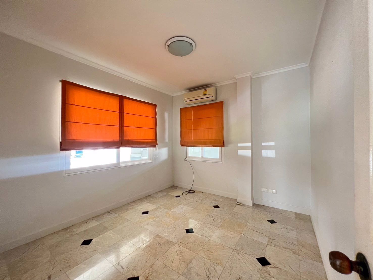 ขายทุบราคา-จองวันนี้-339-ล้านบาท-อยู่ได้-ปล่อยเช่าก็สุดคุ้มค่ะ