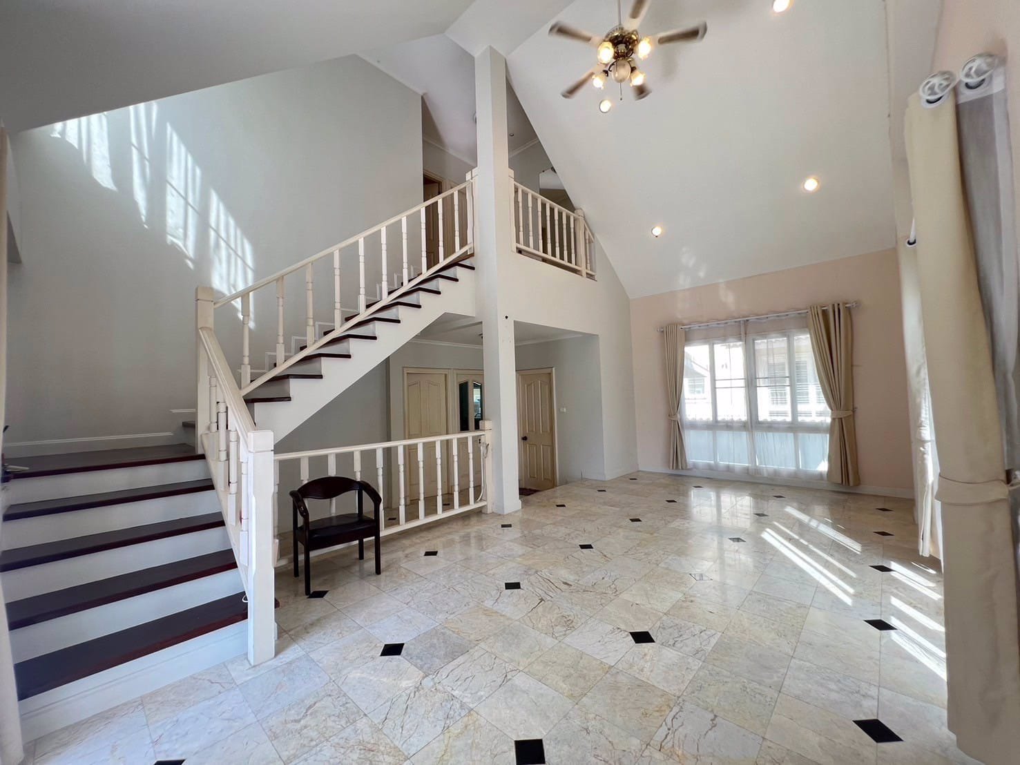 ขายทุบราคา-จองวันนี้-339-ล้านบาท-อยู่ได้-ปล่อยเช่าก็สุดคุ้มค่ะ