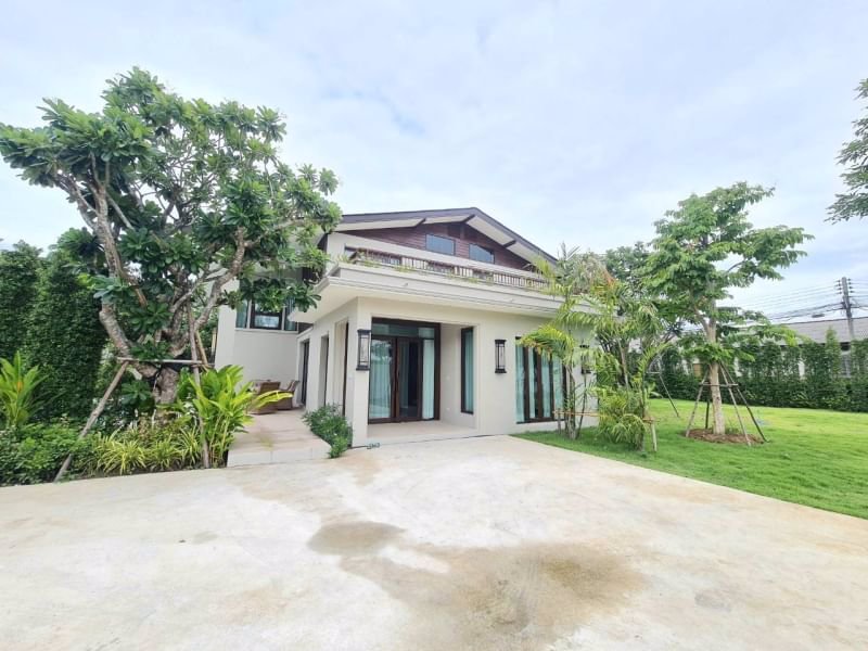 ขายวิลล่าหรูปรับปรุงใหม่หลังนี้เป็นบ้านสร้างอยู่บนพื้นที่ส่วนตัวพร้อมสระว่ายน้ำ-ใกล้เมือง
