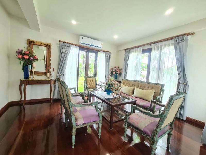 ขายวิลล่าหรูปรับปรุงใหม่หลังนี้เป็นบ้านสร้างอยู่บนพื้นที่ส่วนตัวพร้อมสระว่ายน้ำ-ใกล้เมือง