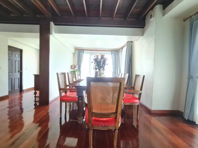 ขายวิลล่าหรูปรับปรุงใหม่หลังนี้เป็นบ้านสร้างอยู่บนพื้นที่ส่วนตัวพร้อมสระว่ายน้ำ-ใกล้เมือง