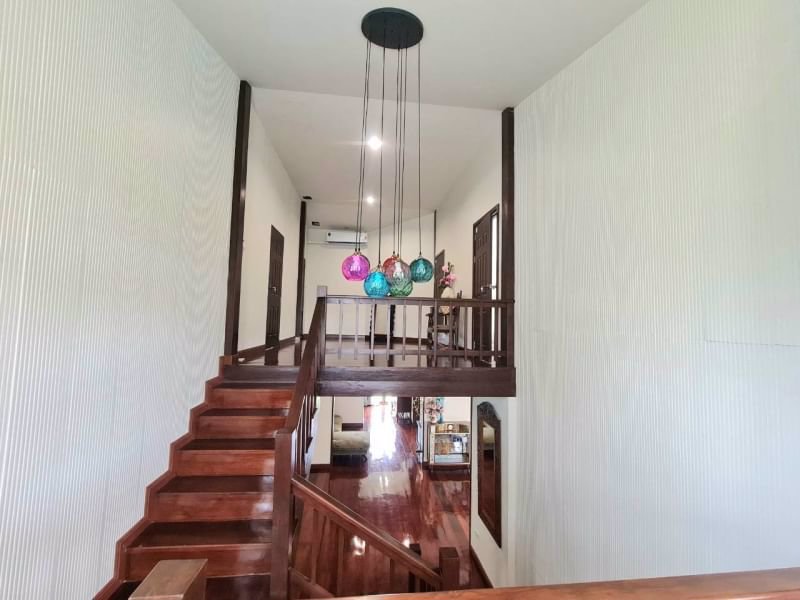 ขายวิลล่าหรูปรับปรุงใหม่หลังนี้เป็นบ้านสร้างอยู่บนพื้นที่ส่วนตัวพร้อมสระว่ายน้ำ-ใกล้เมือง