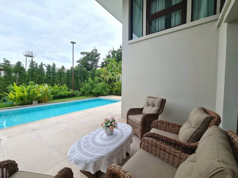 ขายวิลล่าหรูปรับปรุงใหม่หลังนี้เป็นบ้านสร้างอยู่บนพื้นที่ส่วนตัวพร้อมสระว่ายน้ำ-ใกล้เมือง
