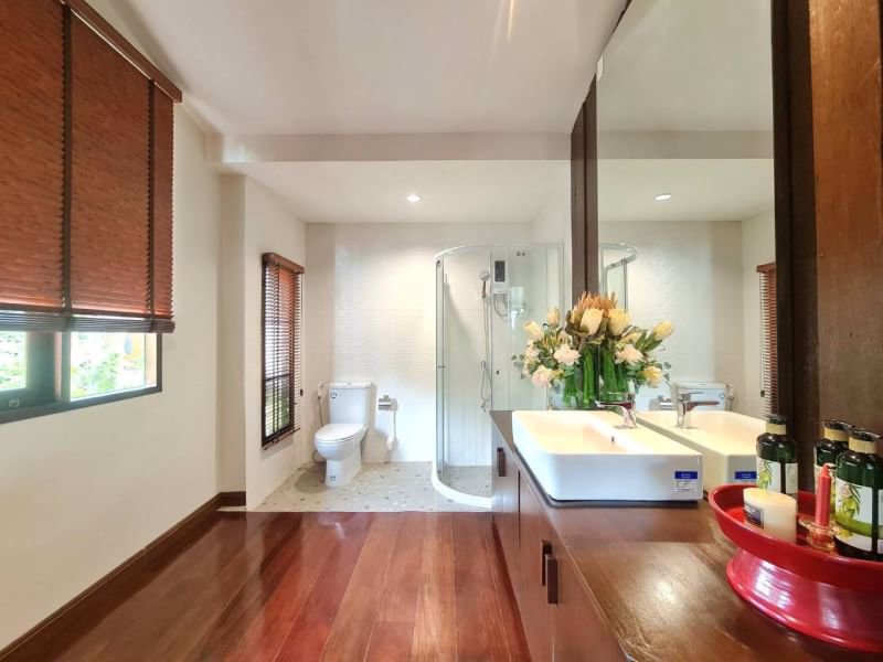 ขายวิลล่าหรูปรับปรุงใหม่หลังนี้เป็นบ้านสร้างอยู่บนพื้นที่ส่วนตัวพร้อมสระว่ายน้ำ-ใกล้เมือง