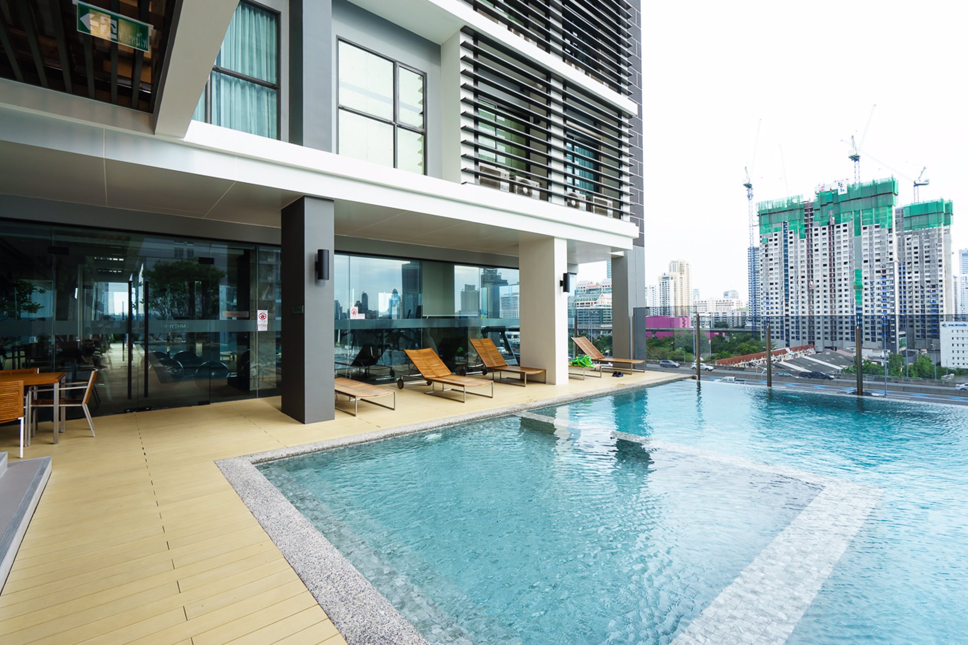 ขายขาดทุน-คอนโด-rhythm-asoke-2-พระราม-9-แบบ-1-ห้องนอน-ใกล้รถไฟฟ้าใต้ดิน-mrt-พระราม-9