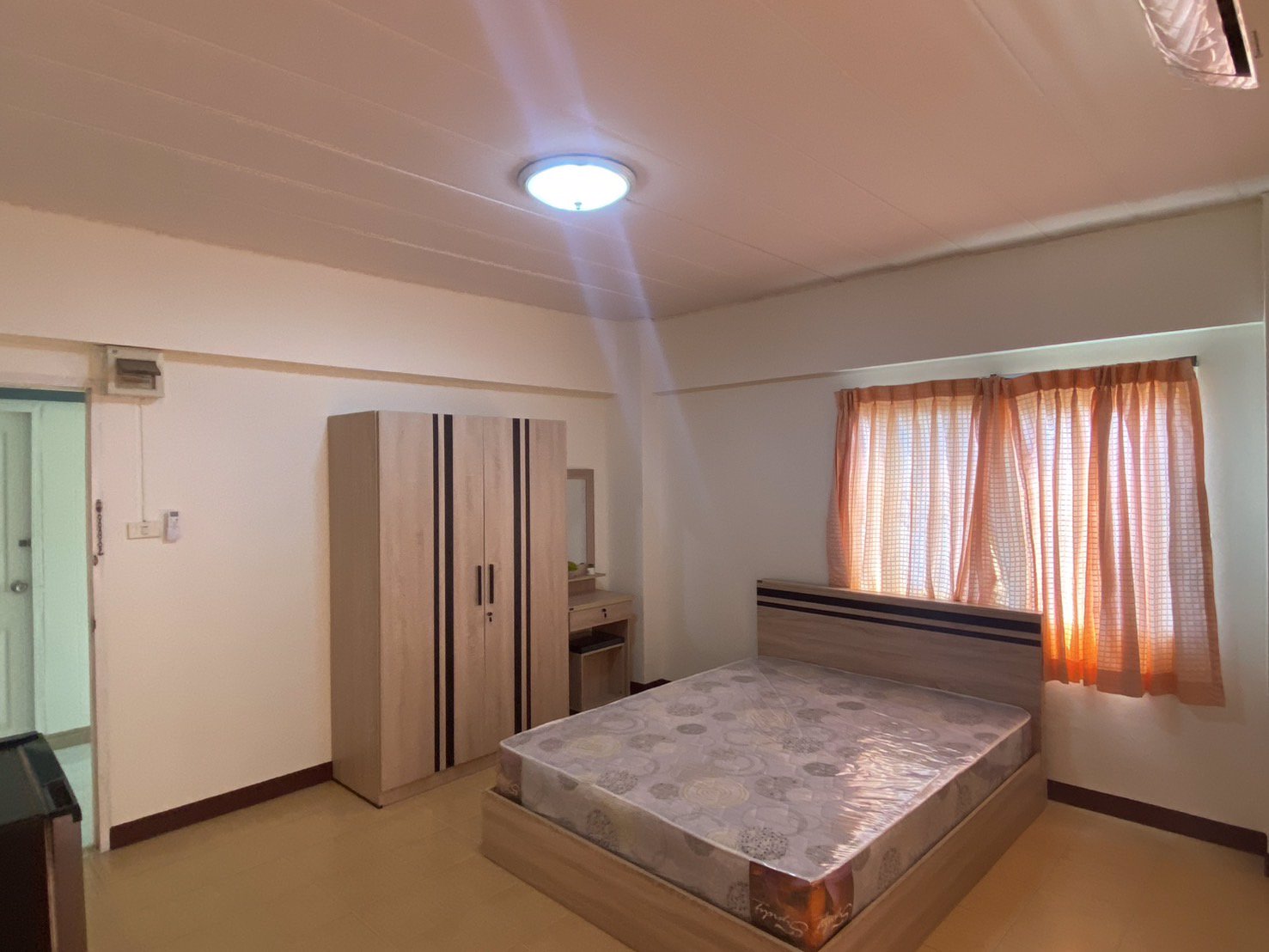 kเรสซิเด้นท์เปิดใหม่ให้เช่า-22-ตรม-ติดรถไฟฟ้ารามอินทรากม4-อาคารสีรุ้งพร้อมเฟอร์