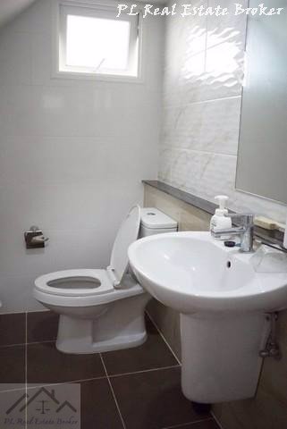 ขายบ้านแฝดสไตล์บ้านเดี่ยว-2-ชั้นหลังมุม-หมู่บ้านโกลเด้น-นีโอ-อ่อนนุช65-ใกล้airport-link-ทับช้าง