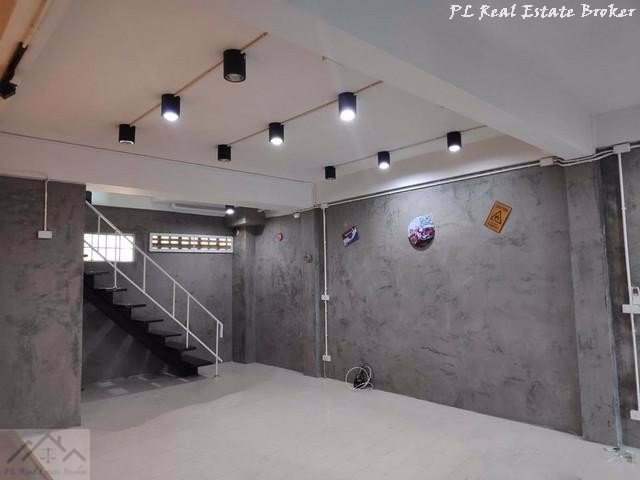 ให้เช่าอาคารพาณิชย์-4-ชั้น-ใกล้-bts-พระโขนง-ติดถนนพระราม-4