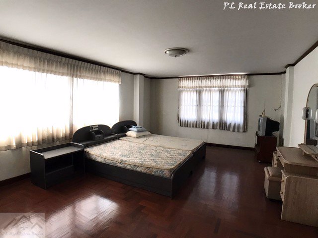 ให้เช่าอาคาร-4-ชั้น-517-ตรเมตร-มีดาดฟ้า-ใกล้บิ๊กซีลาดพร้าว-จากปากซอยเพียง-200-เมตร