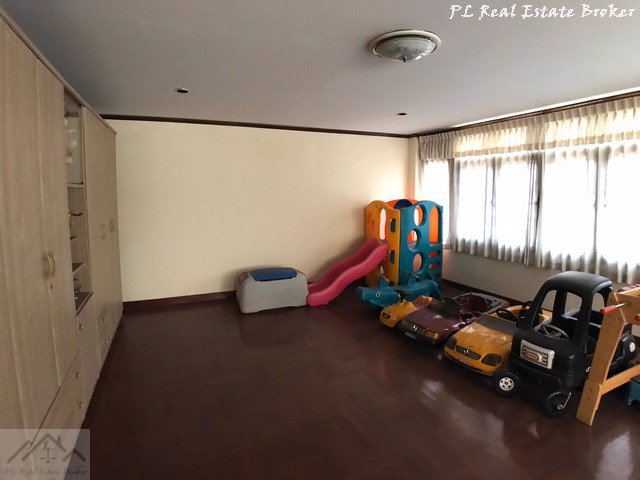 ให้เช่าอาคาร-4-ชั้น-517-ตรเมตร-มีดาดฟ้า-ใกล้บิ๊กซีลาดพร้าว-จากปากซอยเพียง-200-เมตร