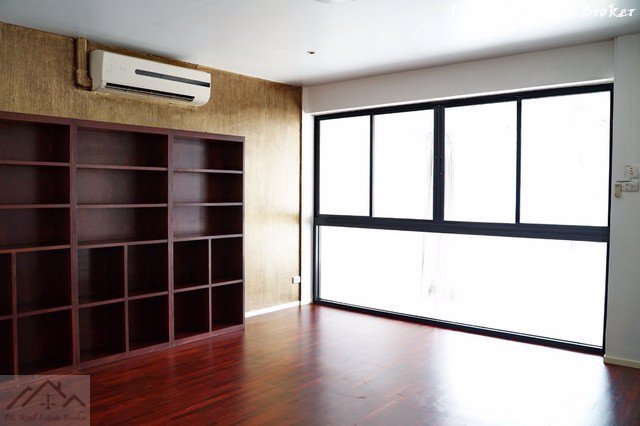 ให้เช่าทาวน์โฮม-3-ชั้น-ใกล้-bts-เพลินจิต-ถนนวิทยุ-เฟอร์บางส่วน