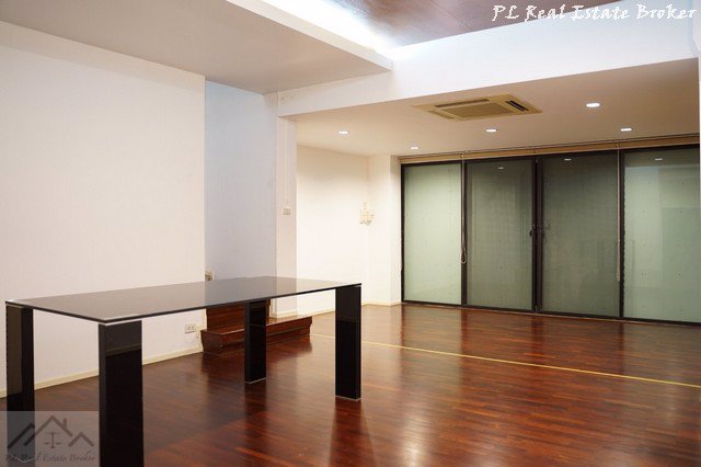 ให้เช่าทาวน์โฮม-3-ชั้น-ใกล้-bts-เพลินจิต-ถนนวิทยุ-เฟอร์บางส่วน