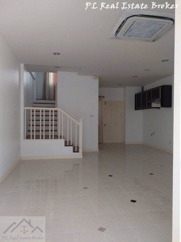 ขายและให้เช่าทาวน์โฮมส์-3-ชั้น-รีโนเวทใหม่-บ้านกลางเมืองสวิสทาวน์-เกษตร-นวมินทร์