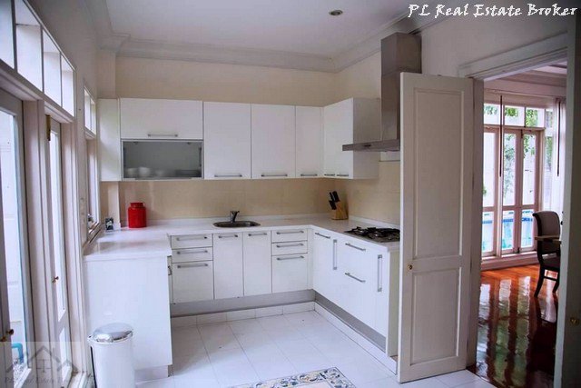 ให้เช่าบ้านเดี่ยว-2-ชั้น-สุขุมวิท33-ใกล้bts-พร้อมพงษ์-150-ตรว-สไตล์โคโลเนียลสุดหรูพร้อมสระว่ายน้ำ