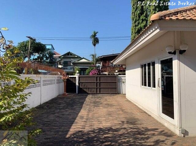 ขายบ้านเดี่ยว-2-หลัง-บนเนื้อที่-94-ตรว-ซอยรามคำแหง182-ปากซอยเป็นรถไฟฟ้าสายสีส้ม