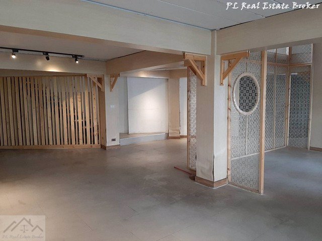 ให้เช่าอาคารพาณิชย์-3ชั้นครึ่ง-ติดถนนย่านสุขุมวิท-ใกล้btsทองหล่อ-เหมาะทำโชว์สินค้า-คลีนิค-โฮสเทล