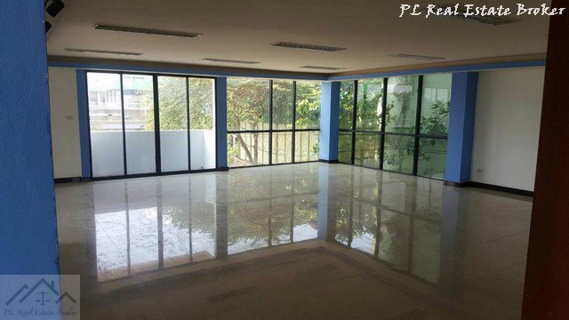 ให้เช่าอาคารสำนักงาน-4-ชั้น-440-ตรม-วิภาวดี33-ที่จอดรถหลายคัน-ใกล้สนามบินดอนเมือง