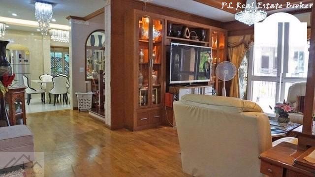 ขายบ้านเดี่ยว-กรองทองพาวิลเลี่ยน-2-ชั้น-2-หลังติดกัน-เนื้อที่-193-ตารางวา-ใกล้สวนหลวง-ร9