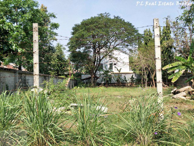 ขายที่ดินแปลงมุม-หมู่บ้านนวธานี-191-ตารางวา-ที่ถมและล้อมรั้วแล้ว-ใกล้ทางขึ้น-ลงมอเตอร์เวย์