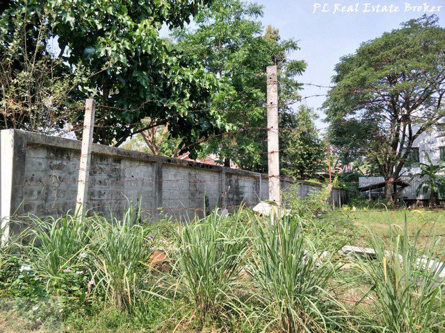 ขายที่ดินแปลงมุม-หมู่บ้านนวธานี-191-ตารางวา-ที่ถมและล้อมรั้วแล้ว-ใกล้ทางขึ้น-ลงมอเตอร์เวย์