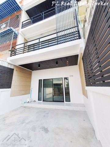 ขายทาวน์โฮม-3-ชั้น-รีโนเวทใหม่-อ่อนนุช-46-ซอยสุภาพงศ์1-ใกล้ซีคอนสแควร์