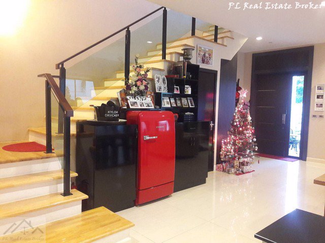 ให้เช่าบ้านแฝดหรู-3-ชั้น-luxury-modern-design-5-นอน-รัชดา36-ตกแต่งสวย-เพดานสูง-ทำเลดี