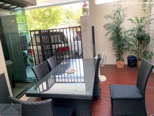 ให้เช่าบ้านแฝดหรู-3-ชั้น-luxury-modern-design-5-นอน-รัชดา36-ตกแต่งสวย-เพดานสูง-ทำเลดี