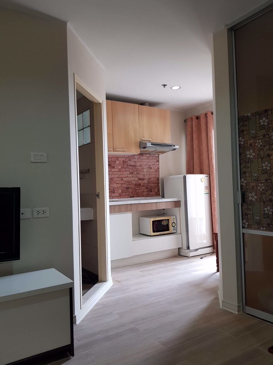 ด่วนขายพร้อมผู้เช่า-ราคาถูกเวอร์-คอนโด-lpn-รามอินทรา-ห้องตกแต่งสวยมาก-ทำพื้นใหม่-เฟอร์นิเจอร์-และเ