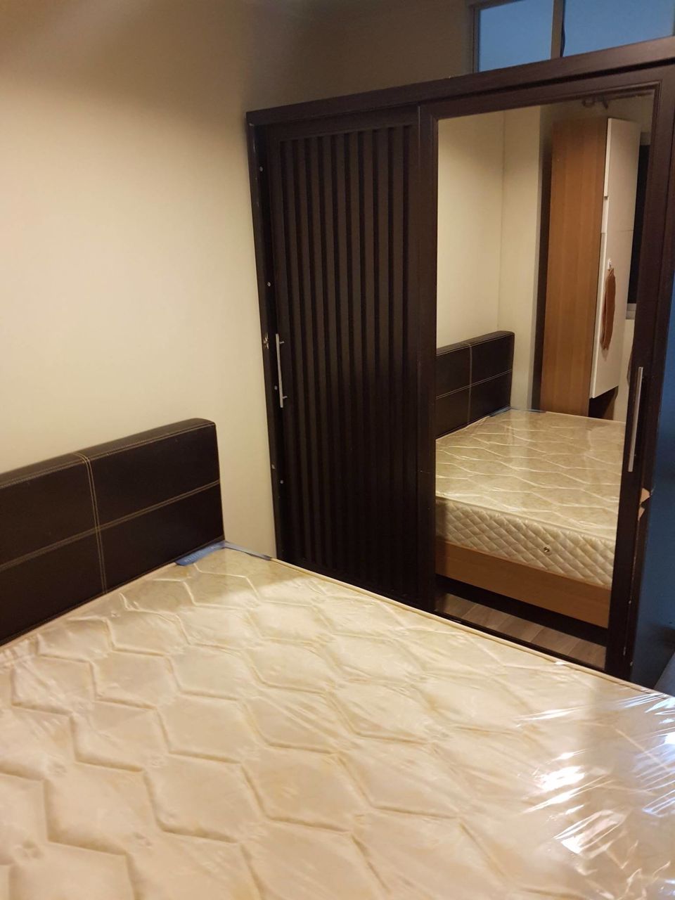 ด่วนขายพร้อมผู้เช่า-ราคาถูกเวอร์-คอนโด-lpn-รามอินทรา-ห้องตกแต่งสวยมาก-ทำพื้นใหม่-เฟอร์นิเจอร์-และเ