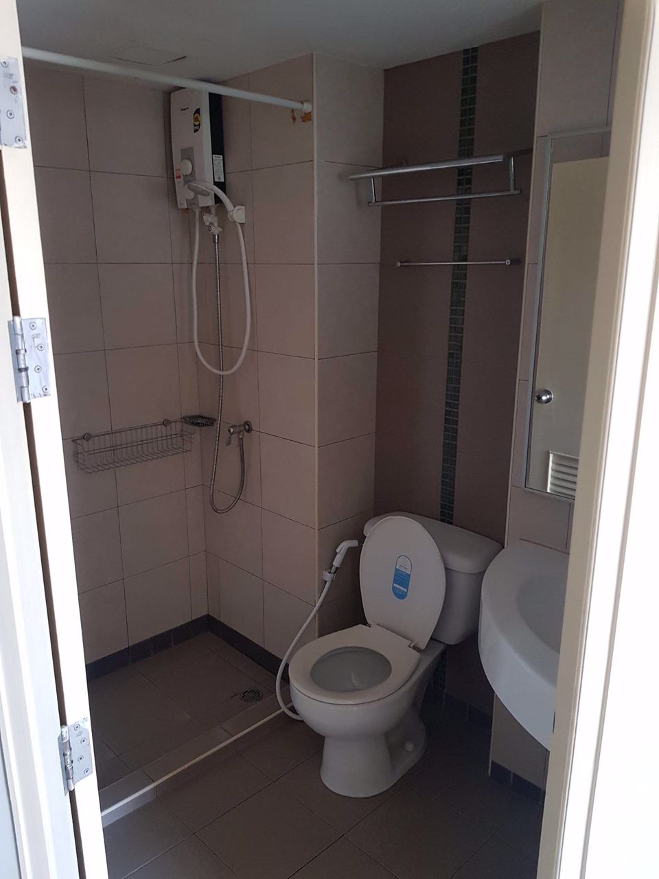 ด่วนขายพร้อมผู้เช่า-ราคาถูกเวอร์-คอนโด-lpn-รามอินทรา-ห้องตกแต่งสวยมาก-ทำพื้นใหม่-เฟอร์นิเจอร์-และเ