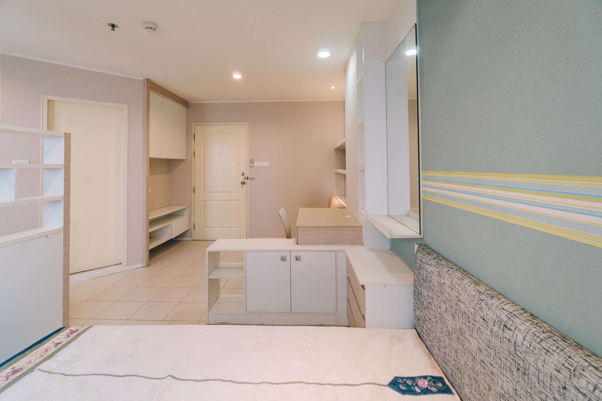 ด่วน-ปล่อยเช่าลุมพินี-คอนโดทาวน์-นวมินทร์-รามอินทรา-วิวสวยโล่งโปร่ง-ห้องใหม่-สตูดิโอ-ตกแต่งบิ้วอิน