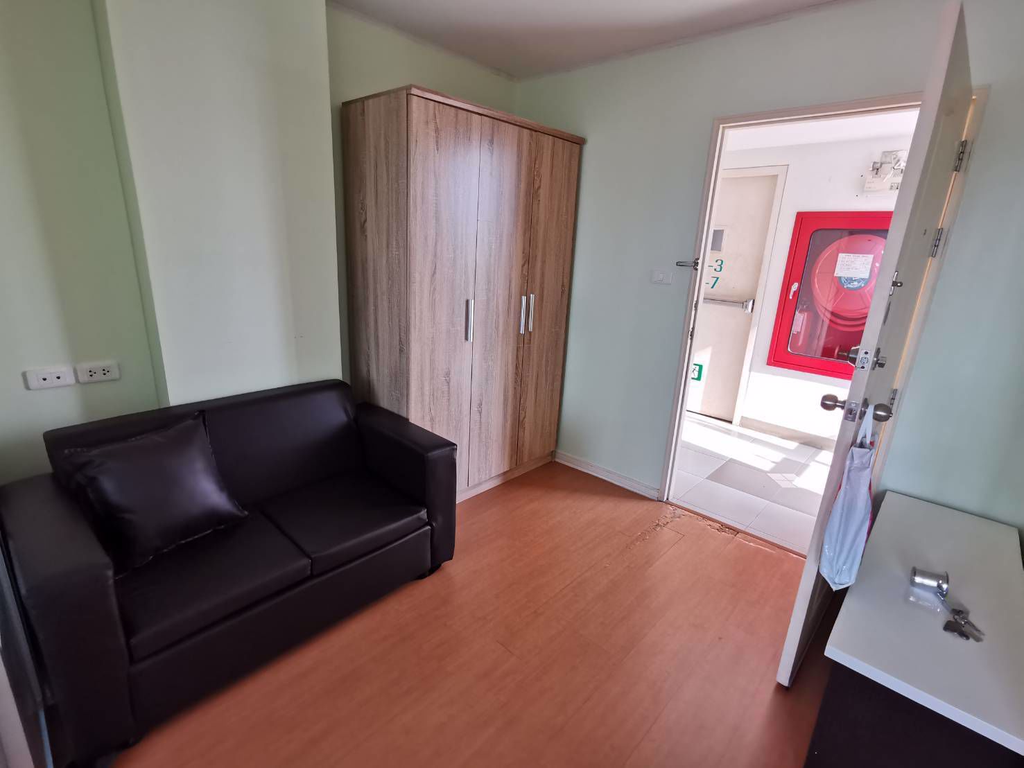 ด่วนขายถูกมาก-คอนโด-lpn-รามอินทรา-กม-8-ขนาด-25-ตรม-ห้องมุม-หน้าห้องไม่ตรงห้องตรงข้าม-ทาสีใหม่-เฟ