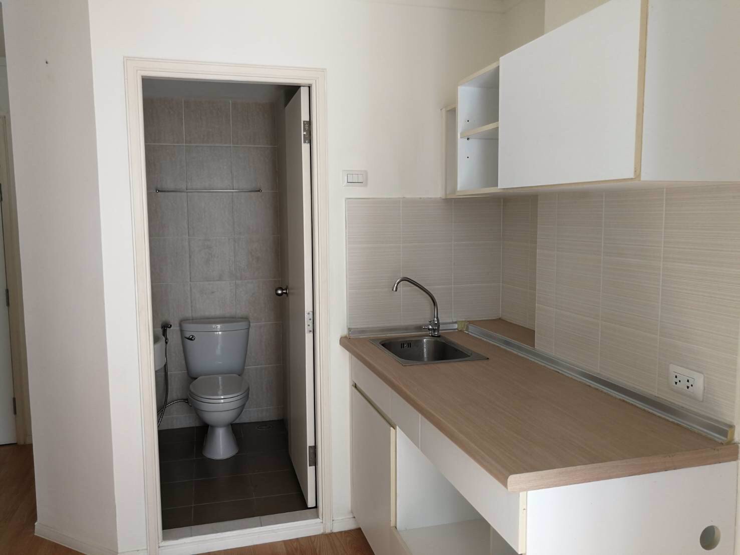 ขายด่วน-ราคาแรง-คอนโด-ลุมพินีเมกะซิตี้บางนา-ตึก-c-ชั้น-22-ขนาด-26-ตรม-ห้องใหม่มาก-วิวสวยพร้อมเฟอร์