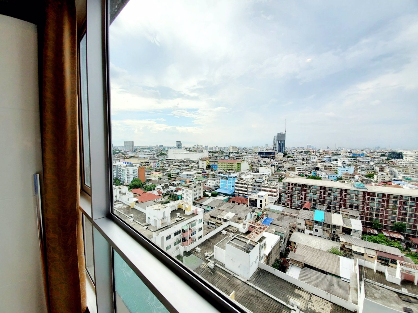 ให้เช่าhive-taksinติดรถไฟฟ้า50เมตร