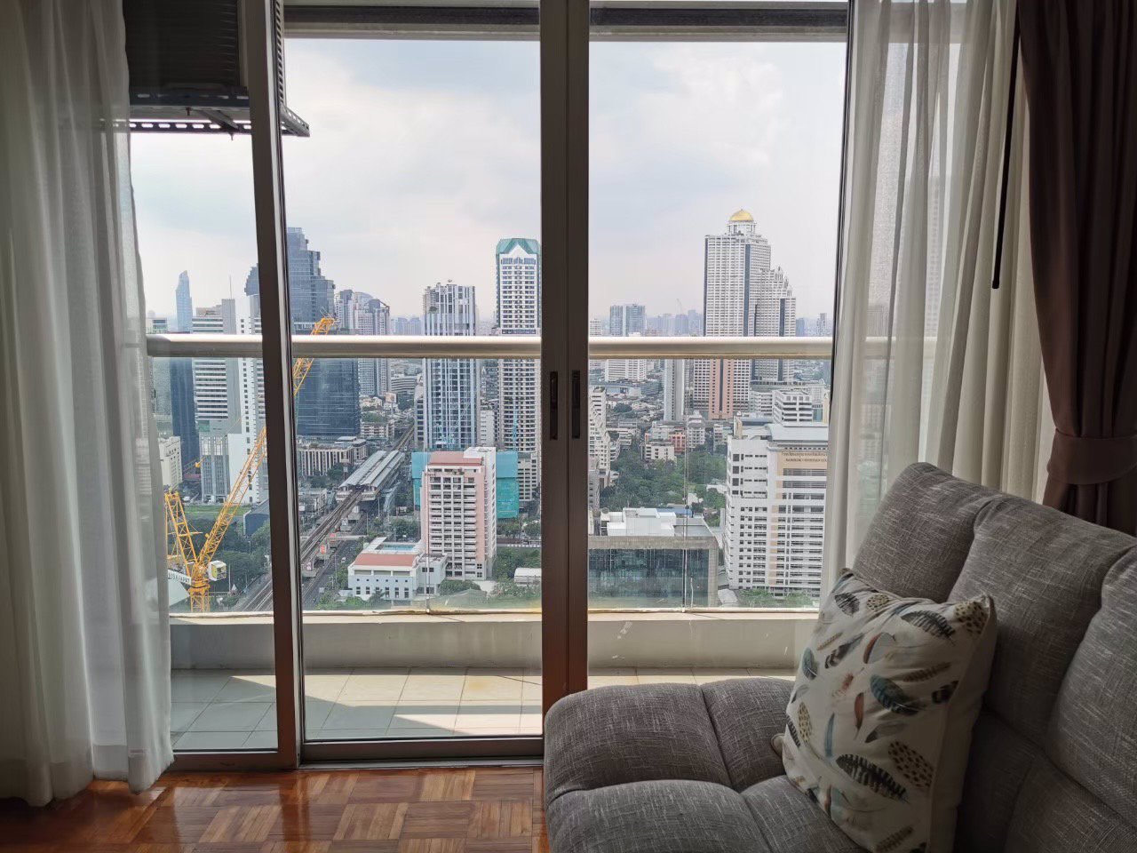 พร้อมเข้าอยู่-คอนโดย่านใจกลางเมือง-สีลมสวีท-บนซอยสาทร12-ใกล้รถไฟฟ้าเพียง-100-เมตร