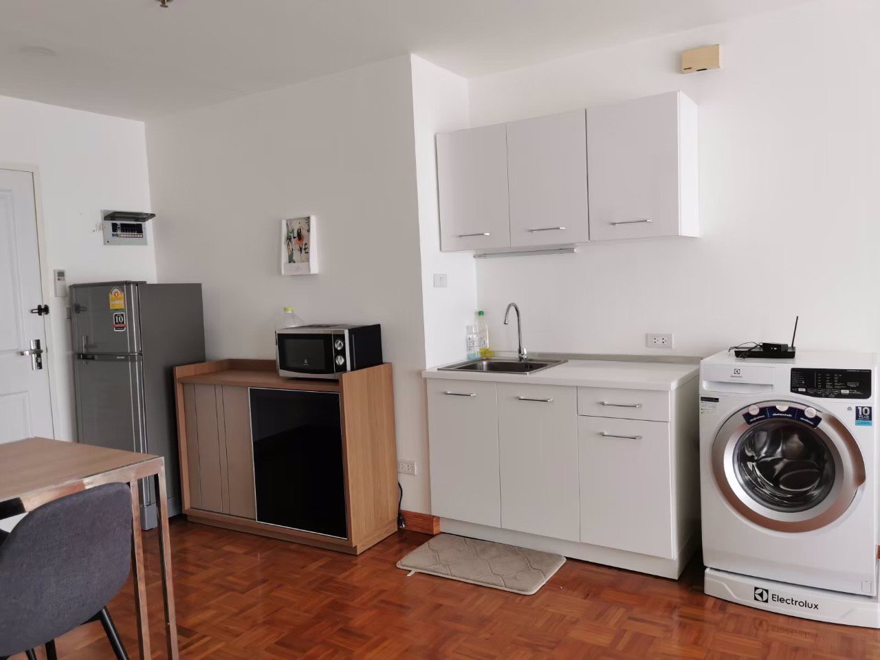 พร้อมเข้าอยู่-คอนโดย่านใจกลางเมือง-สีลมสวีท-บนซอยสาทร12-ใกล้รถไฟฟ้าเพียง-100-เมตร