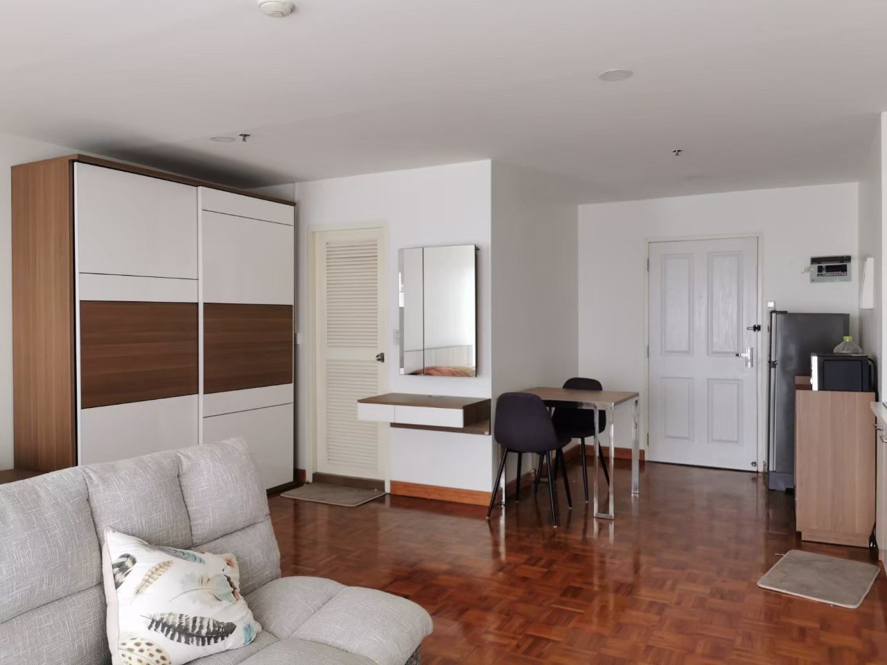 พร้อมเข้าอยู่-คอนโดย่านใจกลางเมือง-สีลมสวีท-บนซอยสาทร12-ใกล้รถไฟฟ้าเพียง-100-เมตร