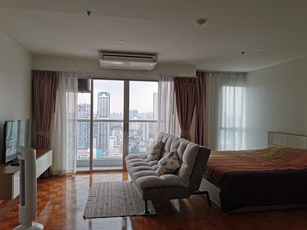 พร้อมเข้าอยู่-คอนโดย่านใจกลางเมือง-สีลมสวีท-บนซอยสาทร12-ใกล้รถไฟฟ้าเพียง-100-เมตร