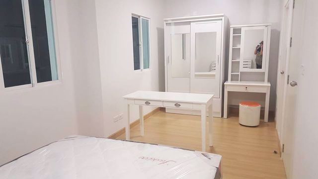 ให้เช่าทาวน์โฮมใหม่-ซมีสทีน-เนื้อที่-18ตรว-4นอน-2น้ำ-พร้อมเฟอร์