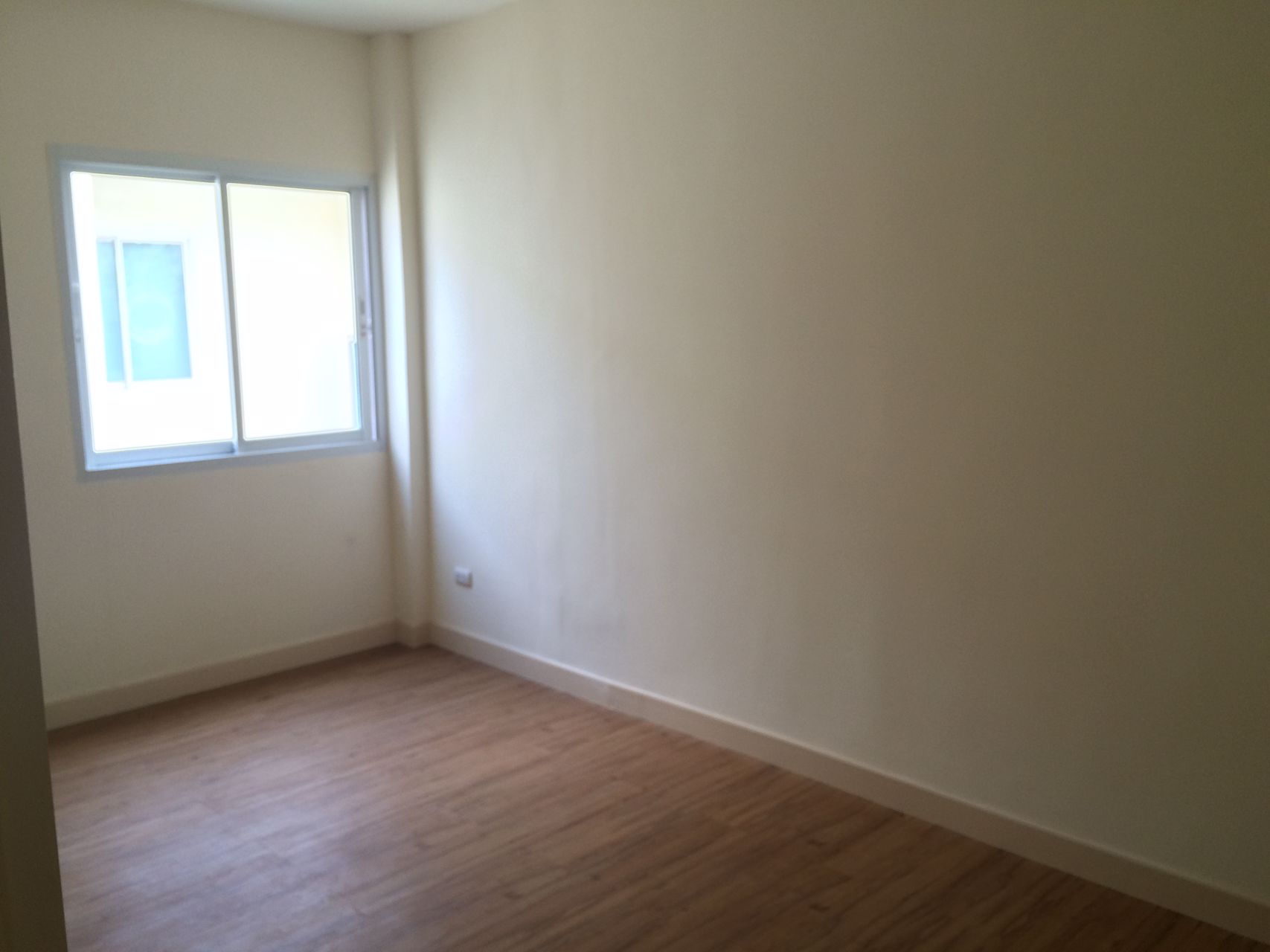 ให้เช่าทาวน์โฮม-4ชั้น-ติดถนนใหญ่-ขนาด-3นอน-4น้ำ-ใกล้the-paseoลาดกระบัง