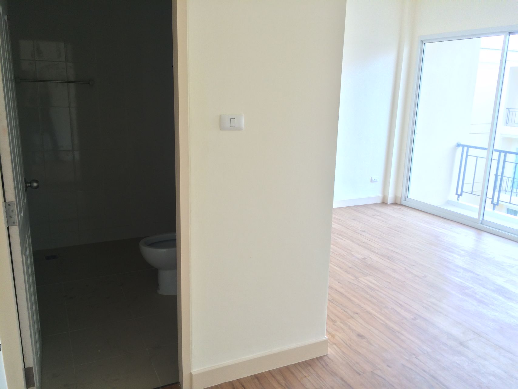 ให้เช่าทาวน์โฮม-4ชั้น-ติดถนนใหญ่-ขนาด-3นอน-4น้ำ-ใกล้the-paseoลาดกระบัง