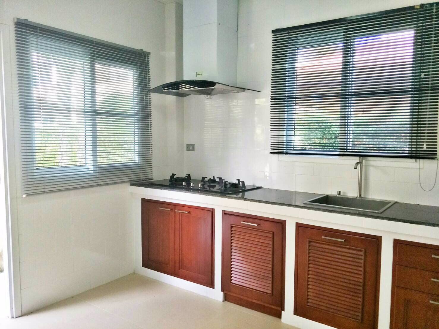 ให้เช่าบ้านเดี่ยวหลังมุมพร้อมเฟอร์ใกล้สสัมศรีราชา-j-park