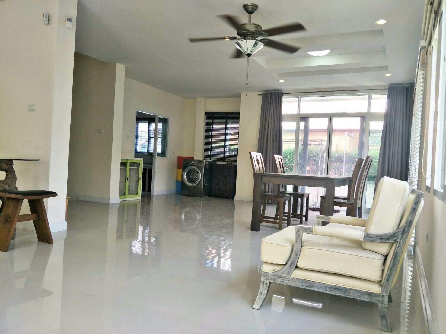 ให้เช่าบ้านเดี่ยวหลังมุมพร้อมเฟอร์ใกล้สสัมศรีราชา-j-park