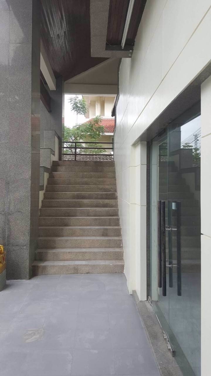 ออฟฟิตให้เช่า-4ชั้น-ทาวน์-อิน-ทาวน์-ถนนศรีวรา-ใกล้จุดขึ้นลงทางด่วน