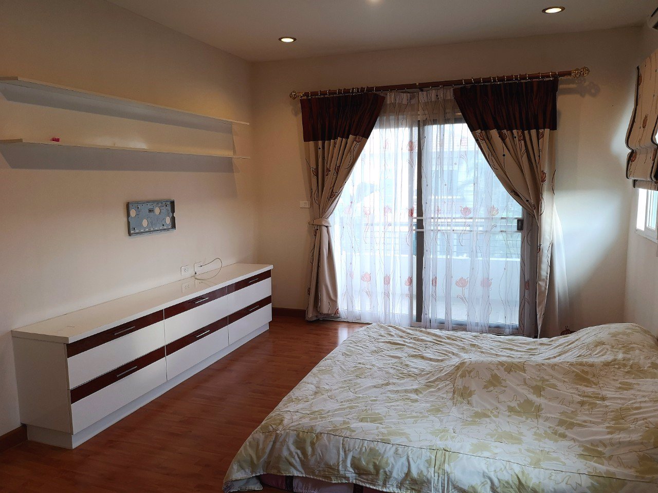 ให้เช่าบ้านเดี่ยว-63ตรวหลังมุม-ตกแต่งครบพร้อมเฟอร์