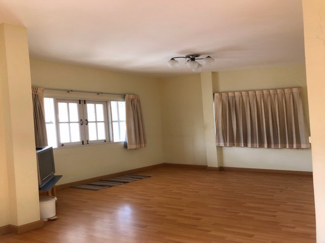 ให้เช่าบ้านเดี่ยววิภาวดี-64-เนื้อที่-65ตรวพร้อมเฟอร์บางส่วน-ขาด-3นอน-3น้ำ