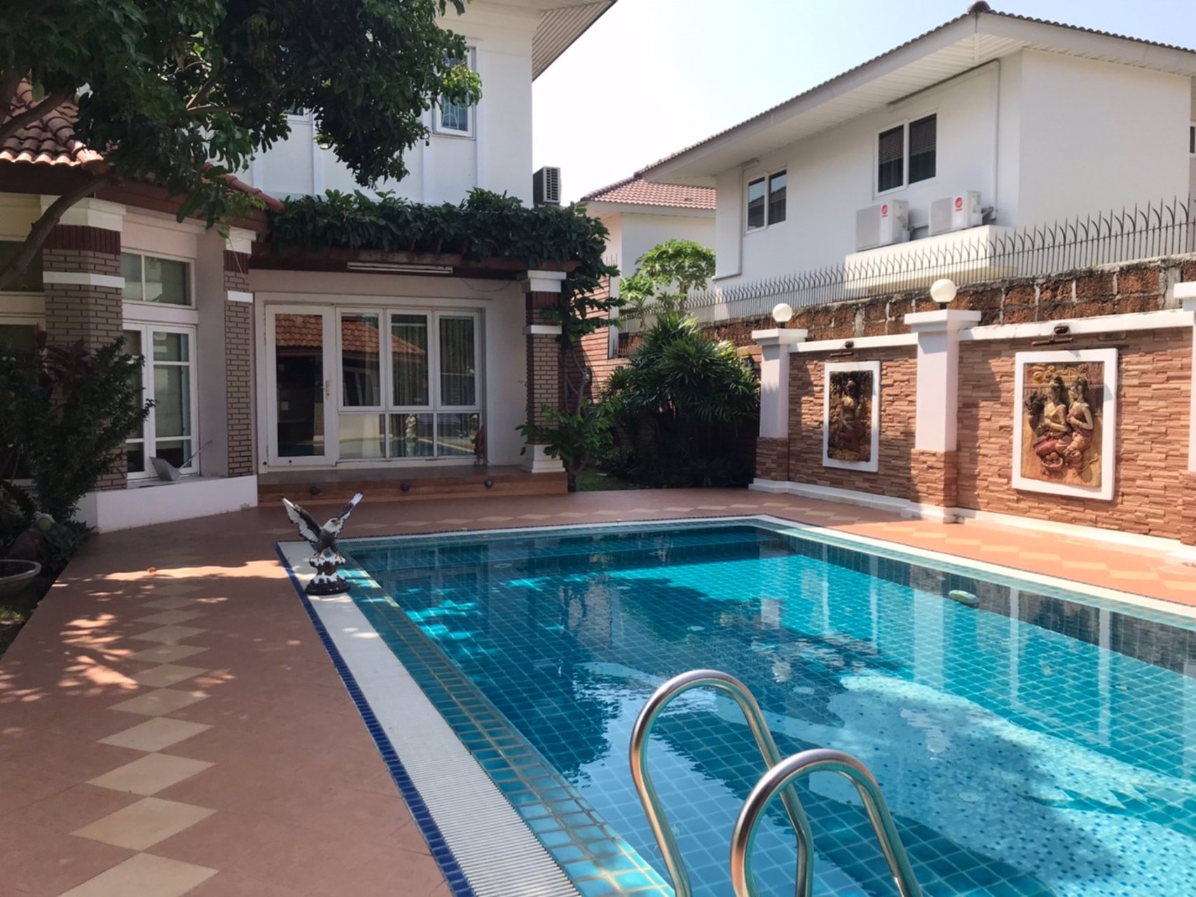 ขาย-de-ville-ศรีนครินทร์-บ้านเดี่ยว-2-ชั้น-พร้อมสระว่ายน้ำ-เนื้อที่-280ตรวพร้อมเฟอร์