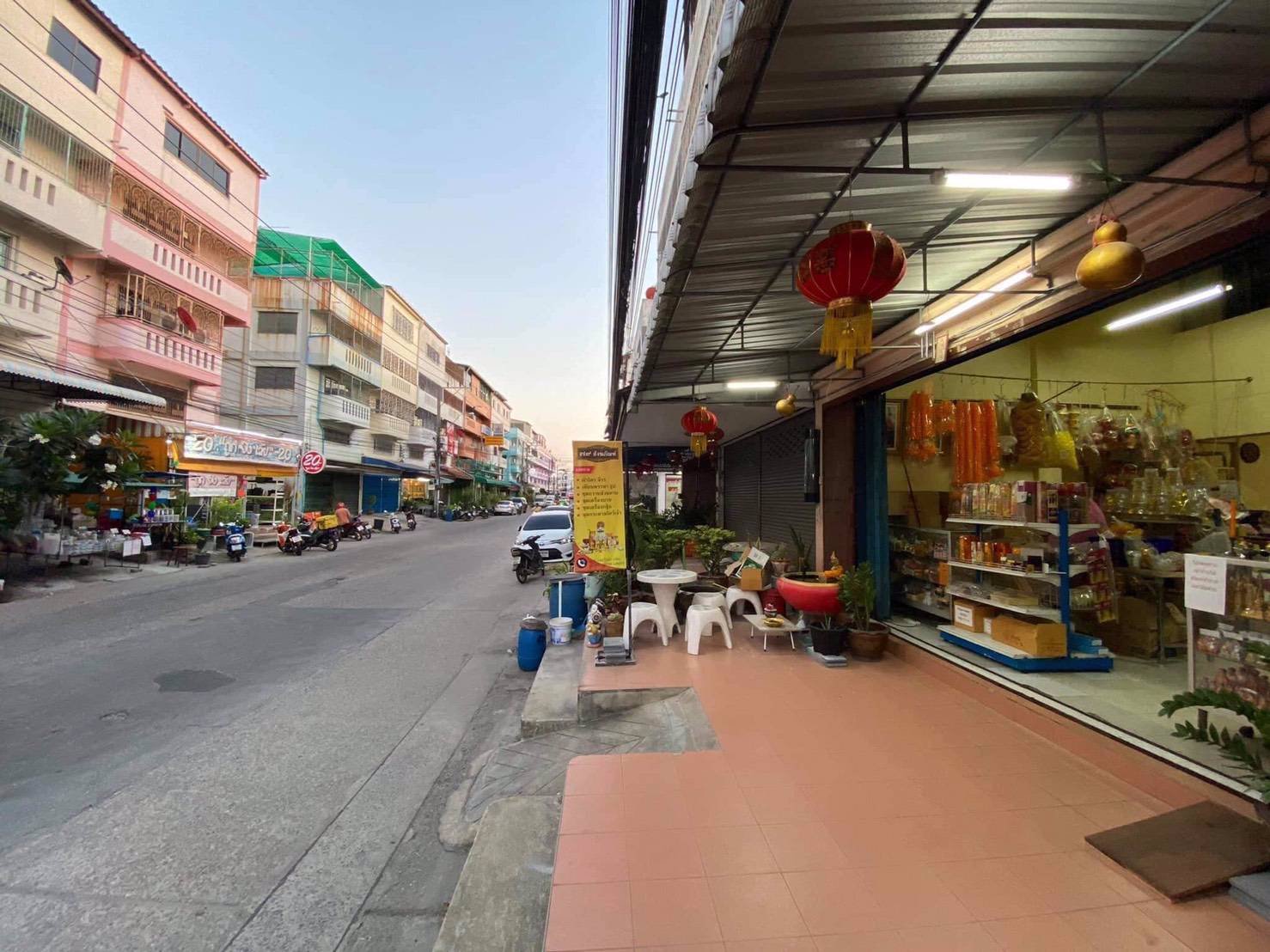 ขายอาคารพาณิชย์-3-ชั้นครึ่ง-พร้อมทำกิจการต่อ-ติดถนนหลัก-พิกัดที่ตั้ง-มวิเศษสุขนคร18-ประชาอุทิศ79-สุ