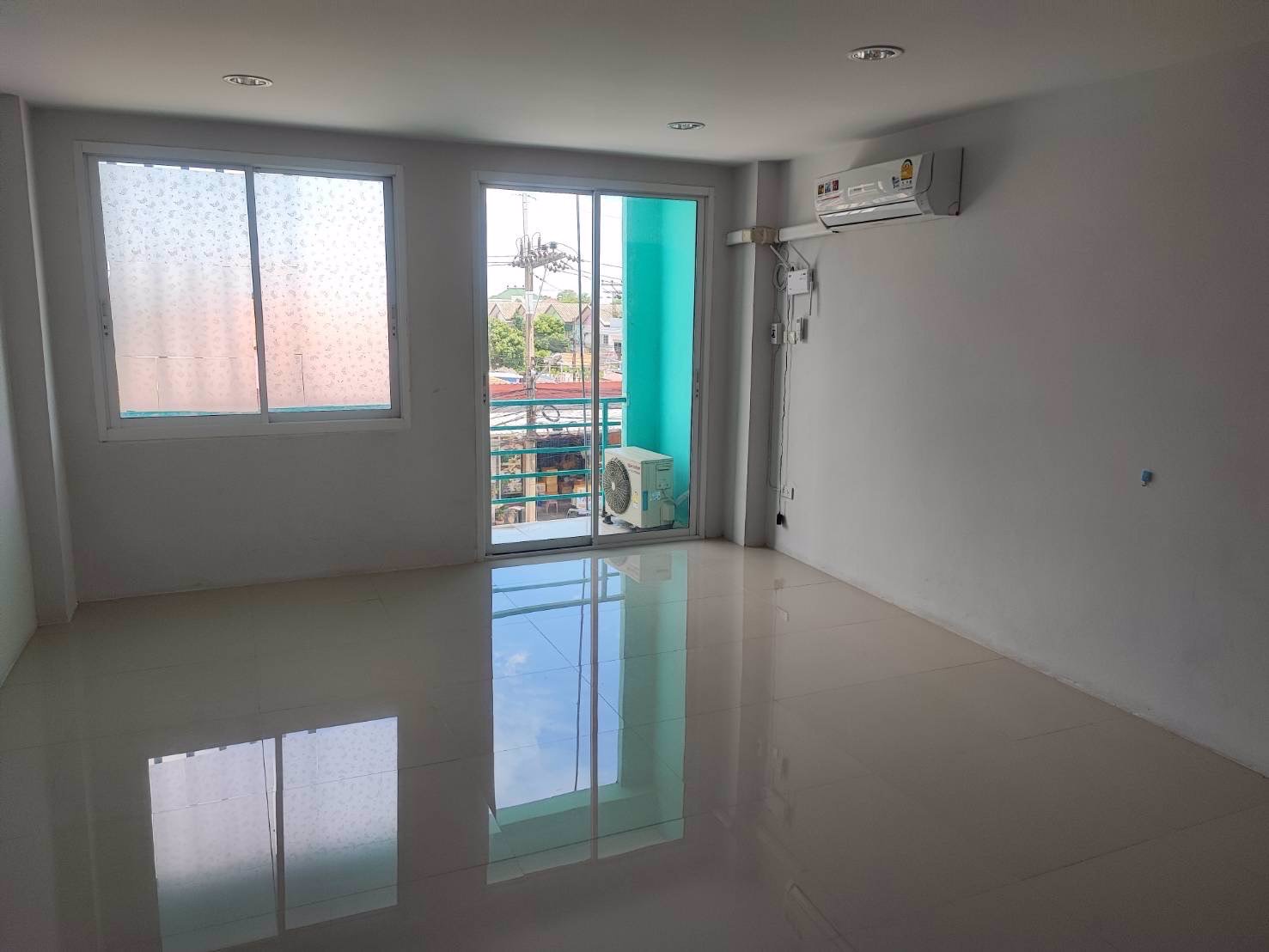 ขาย-ให้เช่า-อาคารพาณิชย์-3-ชั้นครึ่ง-ติดถนนสวนหลวง