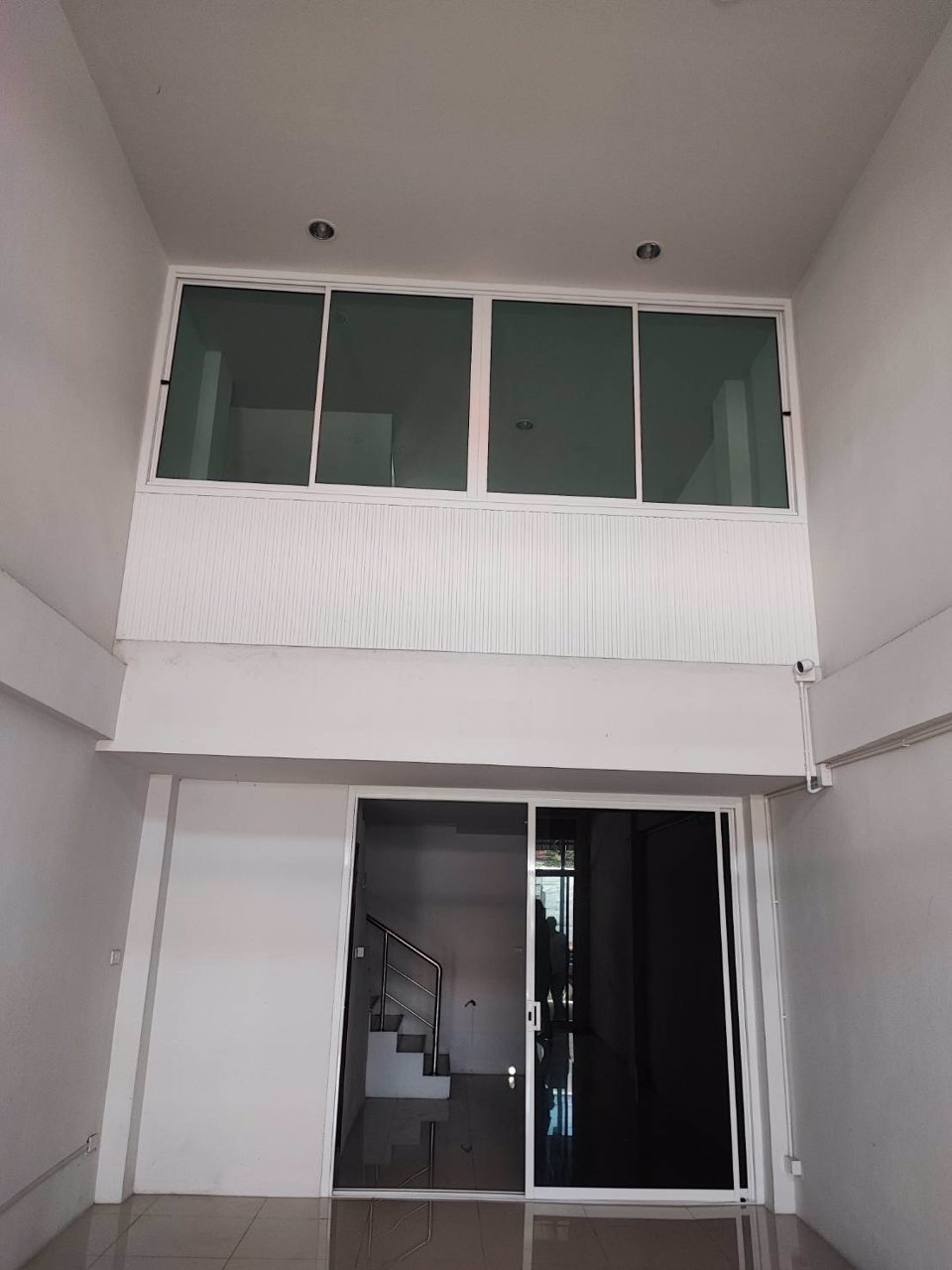 ขาย-ให้เช่า-อาคารพาณิชย์-3-ชั้นครึ่ง-ติดถนนสวนหลวง